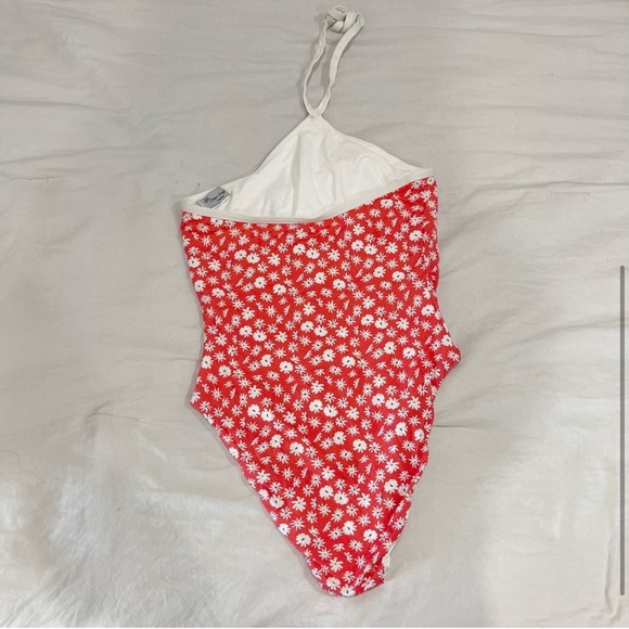 NWOT White Red Dainty Floral Halter One Piece
Swimsuit Size Small S - Picture 4 of 5